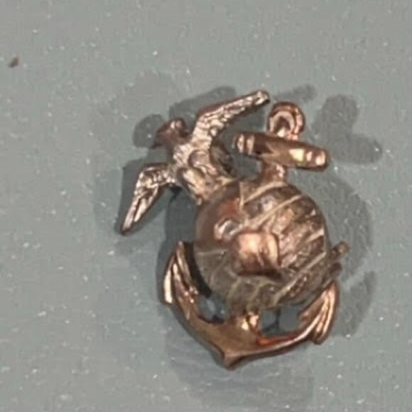RARE ANTIQUE 1940s USMC EGA Insignia - Resell Opportunity! - Picture 2 of 6